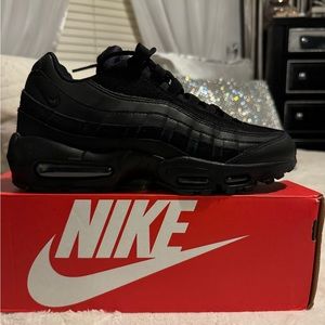 NIKE AIR MAX 95 ESSENTIAL